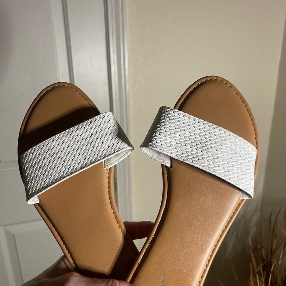 West Loop brand women's cream colored sandals size large 9/10